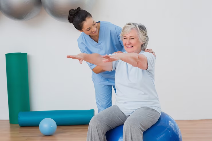 instructor-assisting-senior-woman-exercising_13339-279476